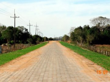 Fiscalización de la Construcción de Obras de Pavimentación en la Red Vial Nacional” Tramos: Depto. Itapúa: B° Kaaguy Rory – 4 Potreros- Ruta 6= 13 ,5 km. Ruta 6 - Cap. Meza = 8km. Acceso Este a Leandro Oviedo= 1,3km. Yatytay – Colonia San Rafael= 17km. Depto. Ñeembucú: Gral. Diaz – Mayor Martínez = 16+,07km y Mayor Martínez – Ita Cora 10,07km. Total: 65,94 km